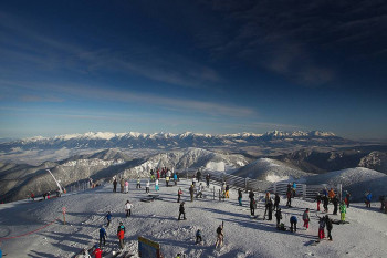Einen tollen Panoramablick hat man von der Bergstation am Gipfel, wo sich auch ein 360-Grad-Restaurant befindet.