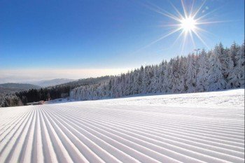 500 bestens präparierte Pistenkilometer erwarten Wintersportler im Skigebiet Jauerling im niederösterreichischem Waldviertel.