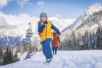 Am Jenner gibt es für Familien viel zu entdecken: Von der Rodelbahn bis hin zu Winterwanderwegen.