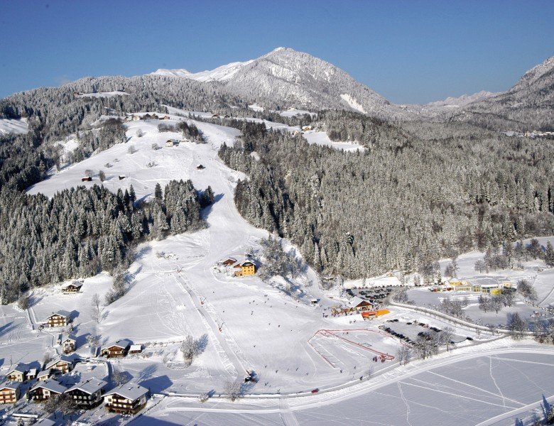 Blick auf das Skigebiet Kötschach-Mauthen im österreichischen Kärnten.