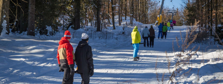 Nicht nur Skifahrer - auch Snowboarder - sind am Kornberg gern gesehen.