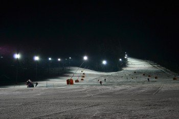 Nachtskifahren bis 19 Uhr kann man in Kranjska Gora von Montag bis Samstag.