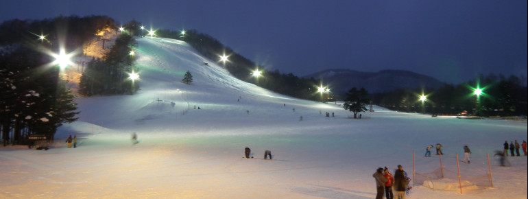 Kusatsu Kokusai ist ein Skigebiet in der westlichen Region Gunma Prefecture nahe der Grenze zur Region Nagano Prefecture.
