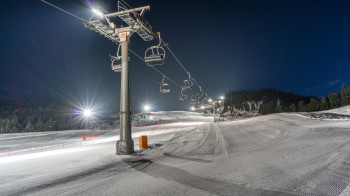Rund um den Sessellift in Leutasch kann man einmal pro Woche auch am Abend Skifahren.
