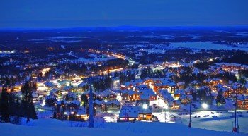 Levi bietet nach Einbruch der Dunkelheit einn tollen Ausblick auf die finnische Winterlandschaft.