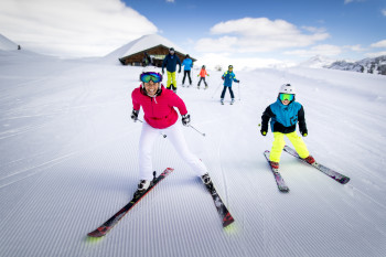 Bestens präparierte Pisten für Groß und Klein - die ganze Familie kann Skifahren pur genießen