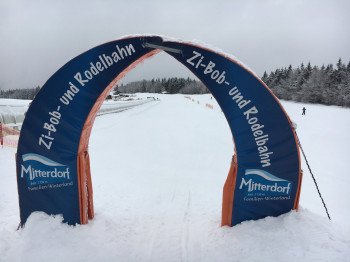 Start der Rodelbahn ist am oberen Ende des Förderbands Alpe.
