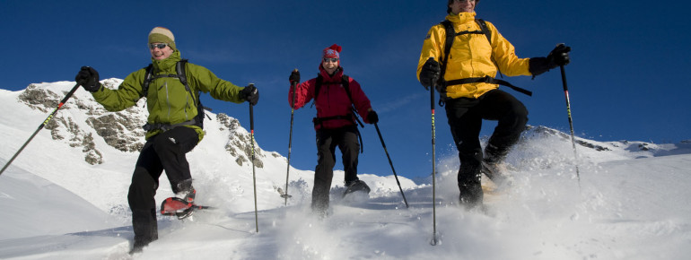 Schneeschuhwanderungen machen auch Nicht-Skifahrern Spaß.