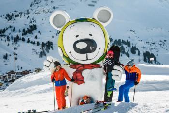 Skipass mit dem großen weißen Bären und der ganzen Familie.