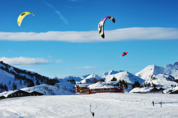Snowkiten wird immer beliebter und ist auch in Obertauern möglich.