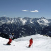 Zum Skifahren und Snowboarden stehen 12,2 km Pisten und 3 km Skirouten zur Verfügung.