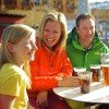 Die zahlreichen Bergrestaurants sorgen für leckere Speisen und Getränke während des Skifahrens.