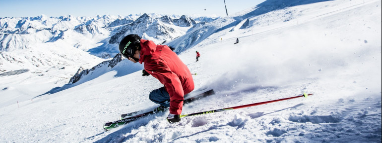 Bereits ab Ende September sind die Pisten am Pitztaler Gletscher geöffnet.