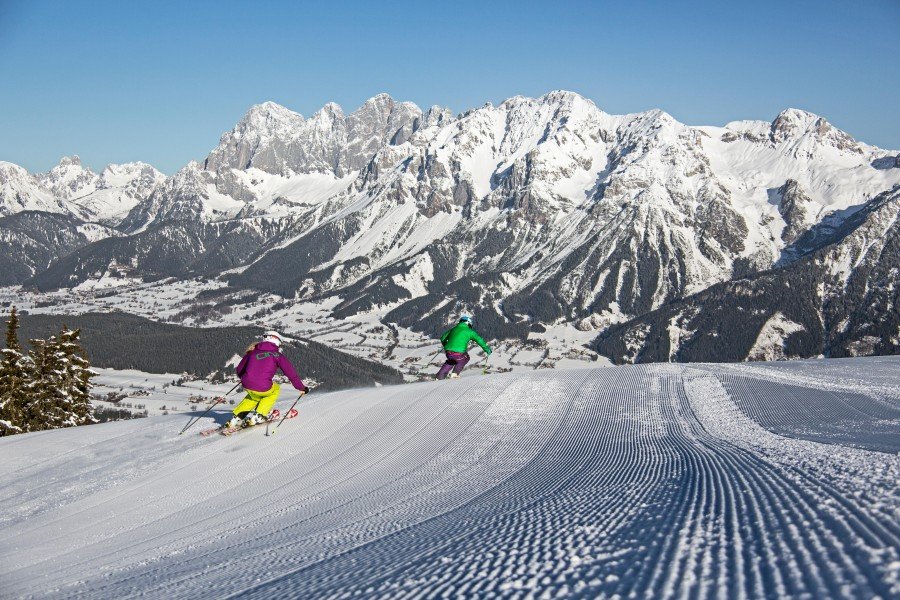Mit Panoramaaussichten wird man beim Skifahren auf der Planai verwöhnt.