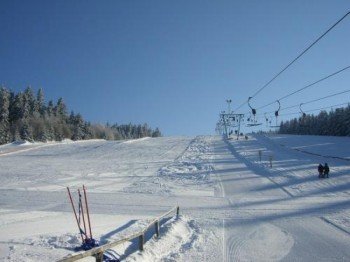 Einer der insgesamt zwei Schlepplifte im Skigebiet