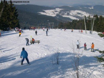 Das Skigebiet liegt auf einer Höhe von 850 bis 1024 Metern