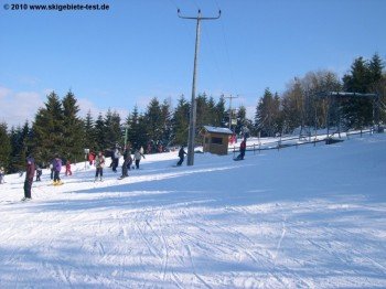 Im Skigebiet gibt es zwei Schlepplifte