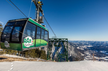 Die Rax-Seilbahn wurde bereits im Jahr 1925 errichtet. Von November 2015 bis Juni 2016 wurde sie modernisiert und erstrahlt heute in neuem Glanz.