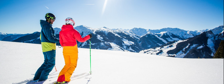Das Skigebiet gilt als schneesicher, 1000 Beschneiungsanlagen unterstützen dabei.