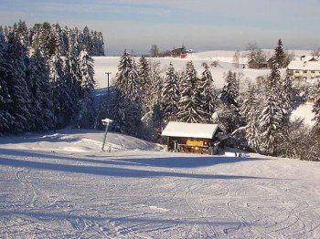 Hungrige Skifahrer kehren im Liftestüble an der Talstation ein