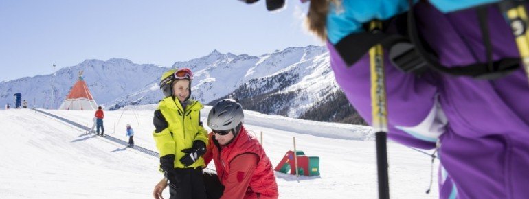 Im Tiroli Kinderland lernen die Kids das ABC des Wintersports.