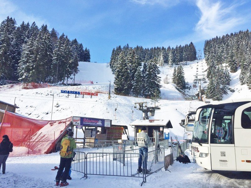 Der Skibus verkehrt jeden Samstag und Sonntag und bringt Wintersportler so stressfrei zum Skivergnügen