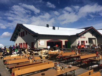 Die Berghütte Bella Nova befindet sich an der Bergstation der Valiser Bahn. Hier kann man gut Einkehren und italienische Spezialitäten verköstigen.