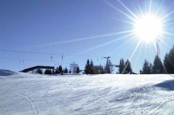 Mit seinen überwiegend blau markierten Pisten eignet sich das Skigebiet gut für Anfänger und Wiedereinsteiger.