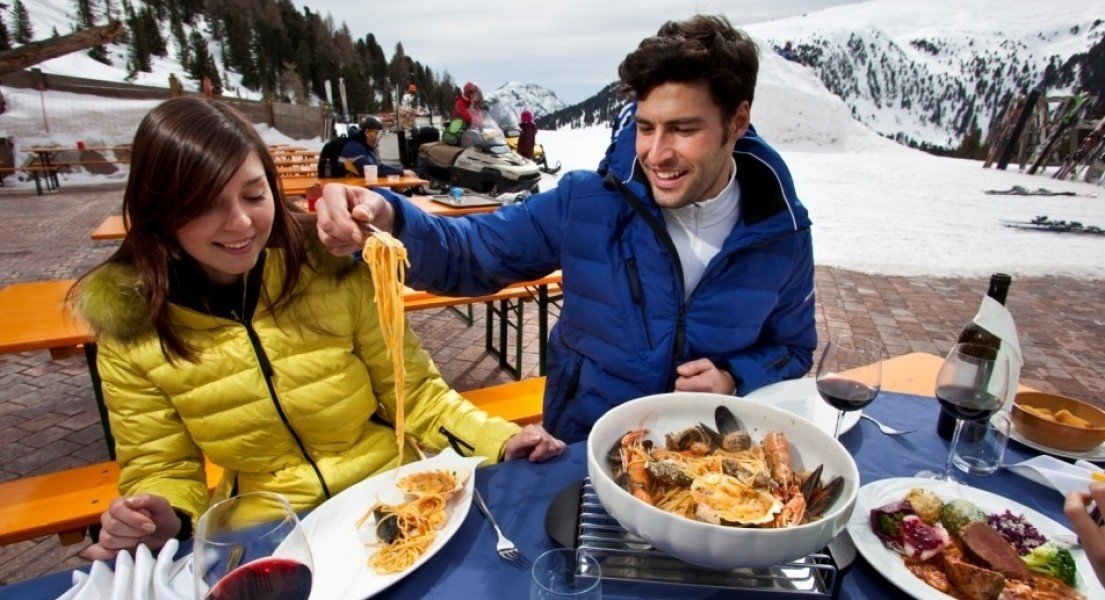 Kulinarische Spezialitäten auf den Skihütten