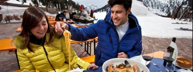 Kulinarische Spezialitäten auf den Skihütten