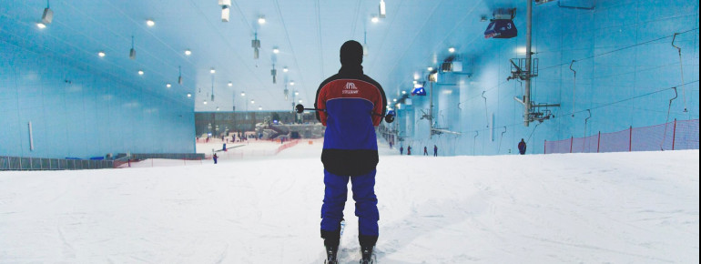 Ein Schlepplift und ein Zauberteppich bringen die Wintersportler nach oben.