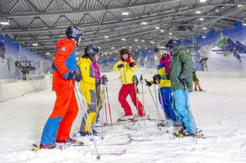 Sowohl Ski- als auch Snowboardkurse werden angeboten.