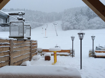 Das Skigebiet liegt zwar nur auf einer Höhe von 460 bis 560 Metern, dennoch kann es hier sehr winterlich werden.