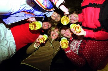 Zum Après-Ski-Vergnügen kehrt man entweder in Möppi´ Hütte, in die Alm Salettl oder das Schneewittschenhaus ein.