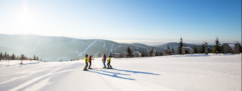 Das Wintersportgebiet liegt auf einer Höhe von 702 bis 1.235 Meter.