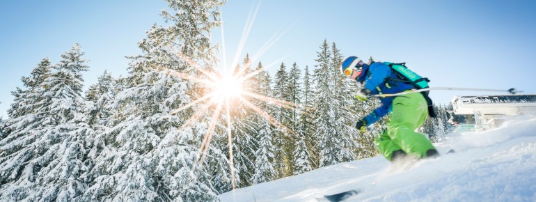 Professionelle Ski- und Snowboardschulen und -Verleih im Skigebiet