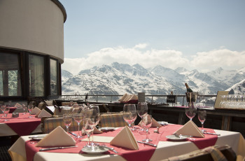 Haubenküche mit Alpenpanorama erwartet dich in der Verwallstube.