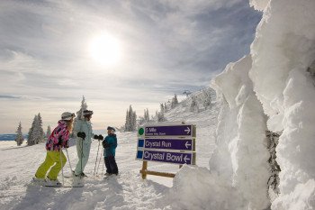 Da die drei Berge in Sun Peaks jede Menge Spaß für jeden Skifahrer bedeuten, ist Sun Peaks der Ort für fantastische Skierlebnisse mit der gesamten Familie.