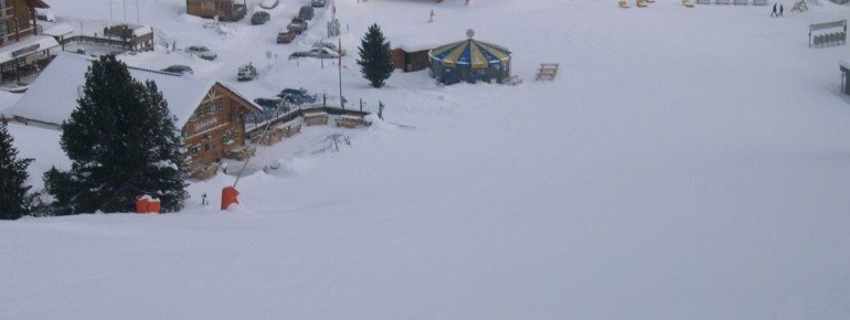Sehr verschneit ist im Winter das Bergdorf auf der Turracher Höhe.