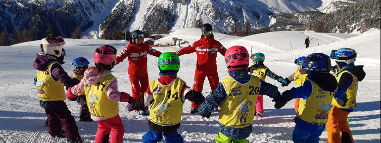 Sehr beliebt bei Kindern und Jugendlichen ist die Ski- und Snowboardschule Val Müstair.