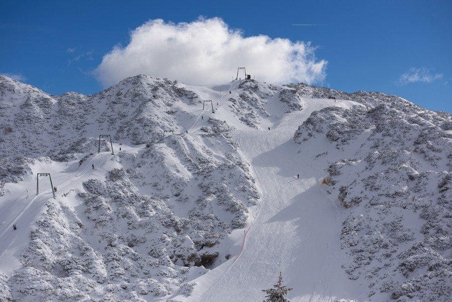 Drei Schlepplifte, vier Sessellifte und eine Gondel befördern die Wintersportler im Skigebiet Vogel.