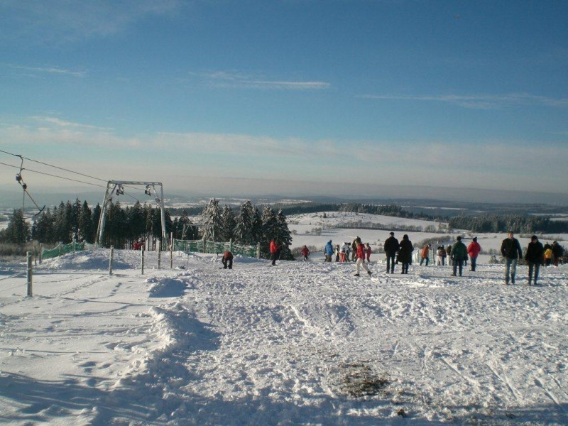 In der Ski-und Rodelarena Hoherodskopf befindet sich die längste Abfahrt in Hessen- die Piste am Breungeshainer Hang.