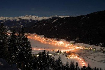 Spätestens wenn die Dunkelheit im Talort Techendorf einbricht, wird es Zeit für Aprés Ski.