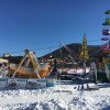 Mitten im Schnee nahe der Gondel-Talstation: Ein Erlebnispark für Kinder.
