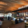 Hollys Coffee versprüht amerikanischen Flair in der Gipfelstation der Gondelbahn.