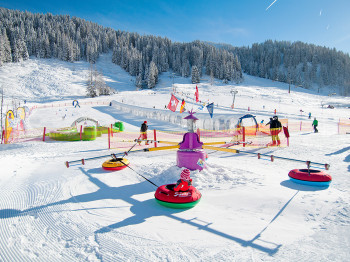 Skispaß für kleine Pistenflöhe im Zauchi's Kinderland