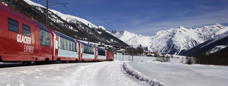 Die letzten Kilometer muss das Auto stehen gelassen werden: Mit dem Glacier Express von Täsch nach Zermatt