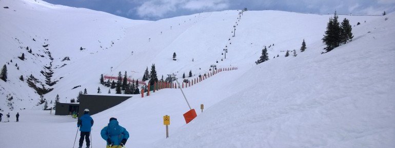 Blick auf die schwarze Piste Nr. 42 am Falschbachlift