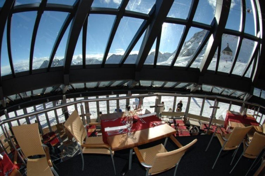 Speisen unter einer Glaskuppel: das Restaurant Gletschergarten.