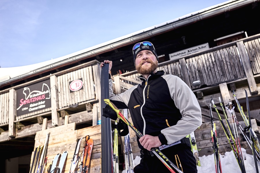 In der Chamer Hütte kann man kulinarisch schlemmen und die Beine hochlegen, bis die Langlauf-Ski wieder angeschnallt werden.